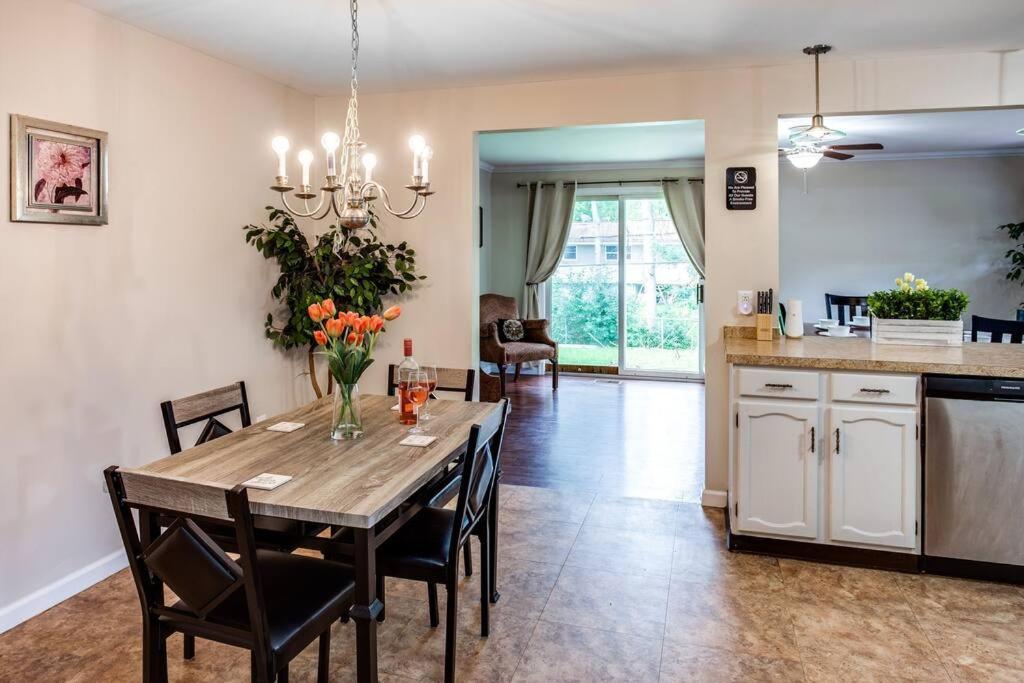 Apartament {Quiet Suburban Ranch Hot Tub} Mins Arpt/Rit/Dwnt Rochester Zewnętrze zdjęcie
