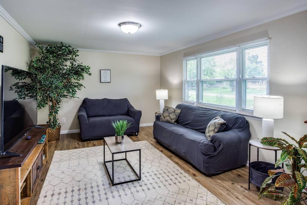 Apartament {Quiet Suburban Ranch Hot Tub} Mins Arpt/Rit/Dwnt Rochester Zewnętrze zdjęcie