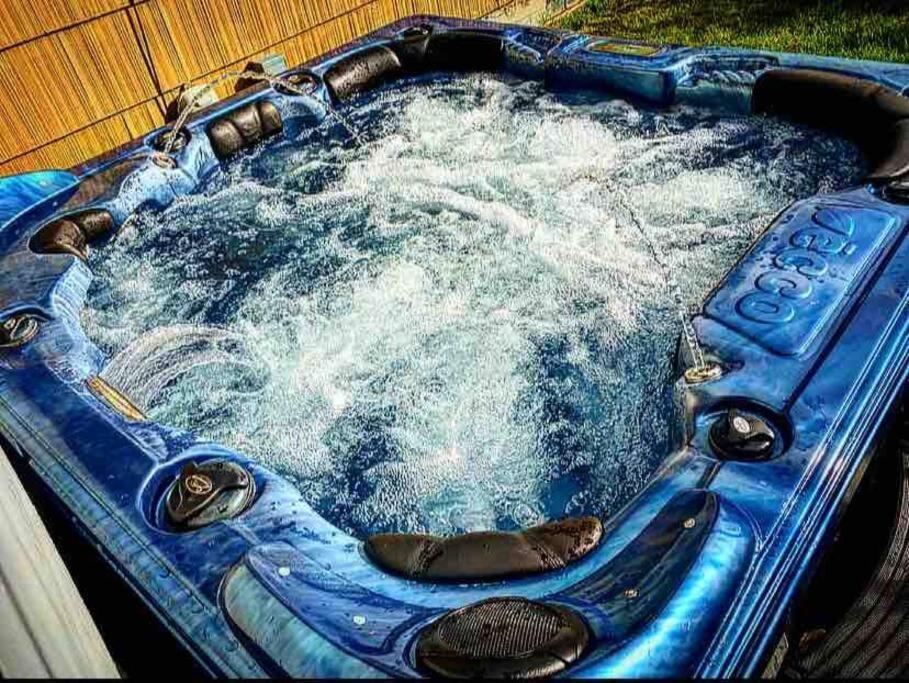 Apartament {Quiet Suburban Ranch Hot Tub} Mins Arpt/Rit/Dwnt Rochester Zewnętrze zdjęcie